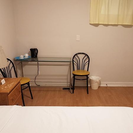 토론토 Cozy Private Rm Heart Of North York Free Parking Full Kitchen Close To Downtown 아파트 외부 사진
