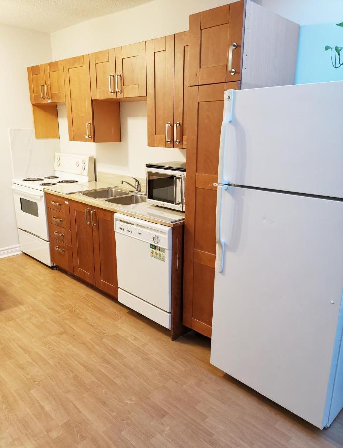 토론토 Cozy Private Rm Heart Of North York Free Parking Full Kitchen Close To Downtown 아파트 외부 사진