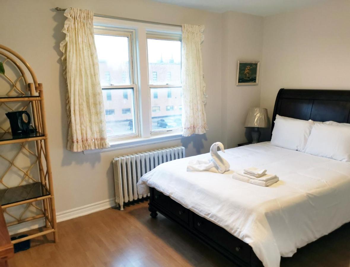 토론토 Cozy Private Rm Heart Of North York Free Parking Full Kitchen Close To Downtown 아파트 외부 사진