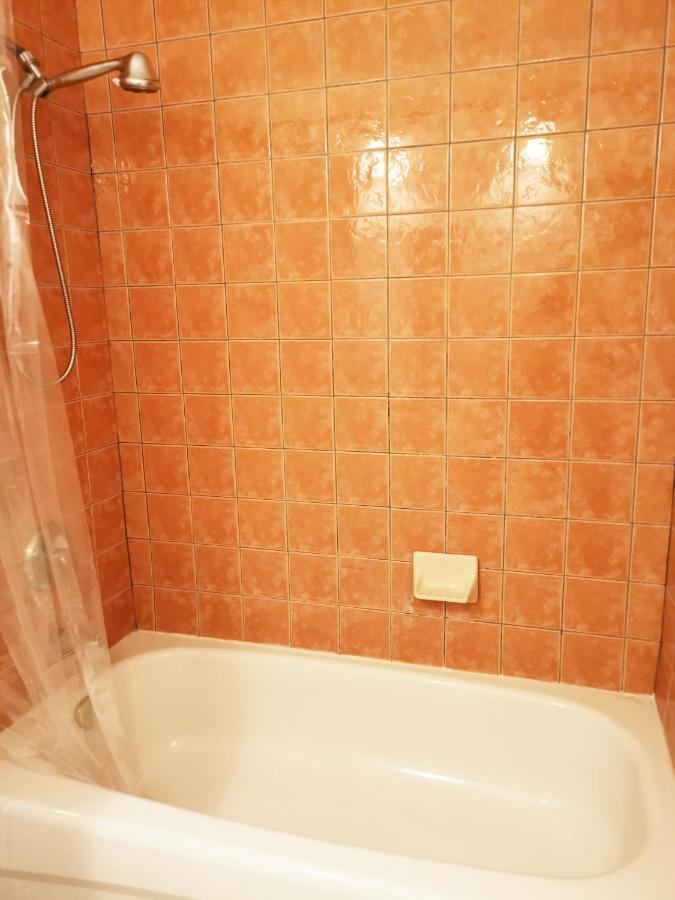 토론토 Cozy Private Rm Heart Of North York Free Parking Full Kitchen Close To Downtown 아파트 외부 사진