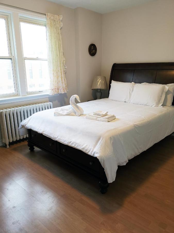 토론토 Cozy Private Rm Heart Of North York Free Parking Full Kitchen Close To Downtown 아파트 외부 사진