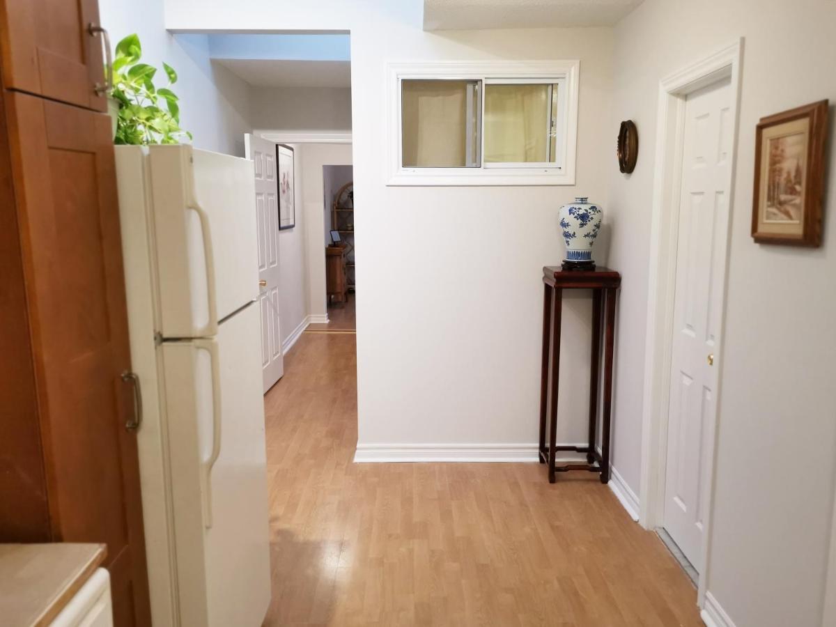 토론토 Cozy Private Rm Heart Of North York Free Parking Full Kitchen Close To Downtown 아파트 외부 사진