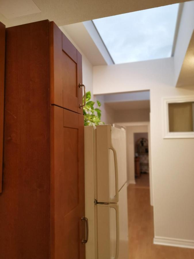 토론토 Cozy Private Rm Heart Of North York Free Parking Full Kitchen Close To Downtown 아파트 외부 사진